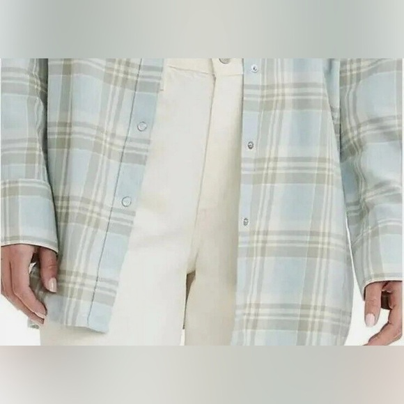 Levi's Women's Dylan Relaxed Western (pit to pit 28”) (length 31”) - Picture 7 of 9